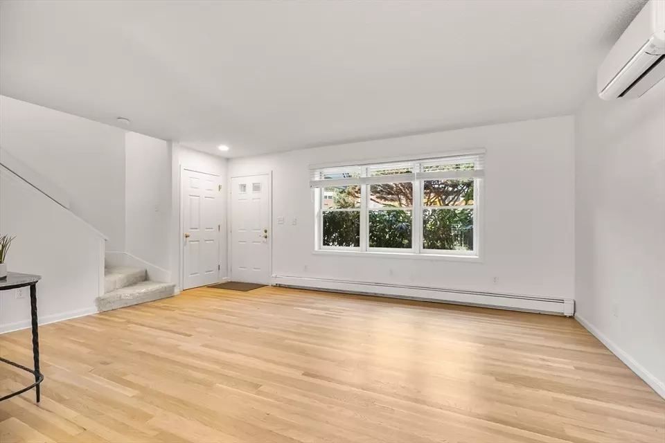 Living - 297 Mower St, Worcester, MA 01602 photo 4 of 4