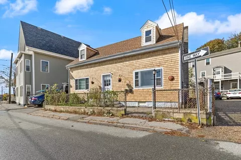 22 Taylor St #1, Gloucester, MA 01930