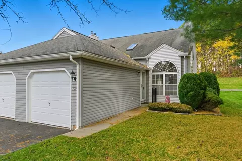 128 Brookfield Ln #128, Agawam, MA 01001