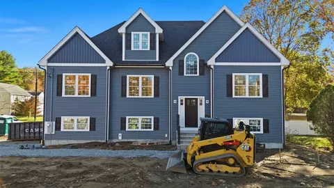15 Forest St, Wilmington, MA 01887