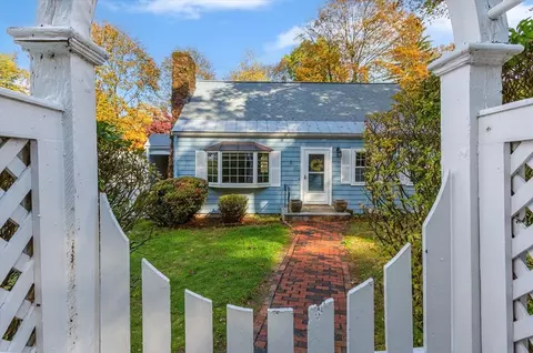102 Hillcrest Pkwy, Winchester, MA 01890