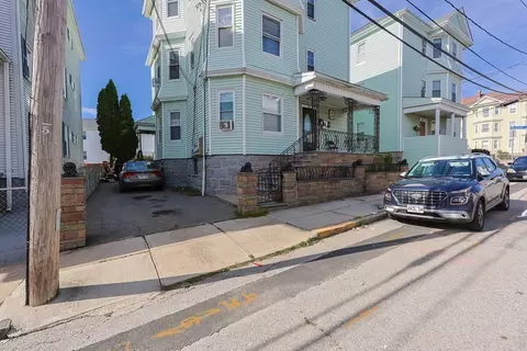 105 16th St, Fall River, MA 02723 photo 2