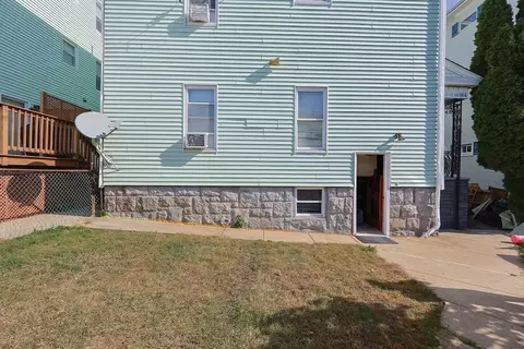 105 16th St, Fall River, MA 02723 photo 4