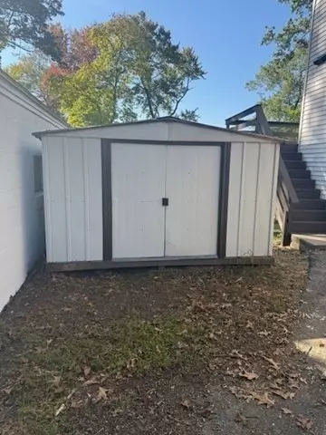61 Glenmore St, Springfield, MA 01129 photo 3