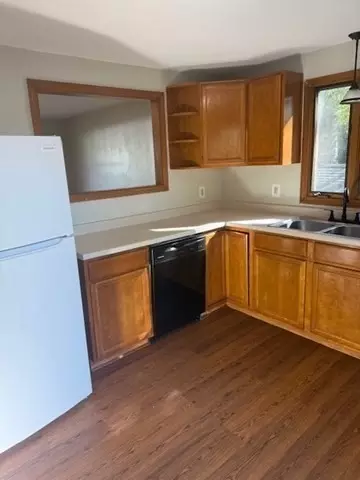 61 Glenmore St, Springfield, MA 01129 photo 4