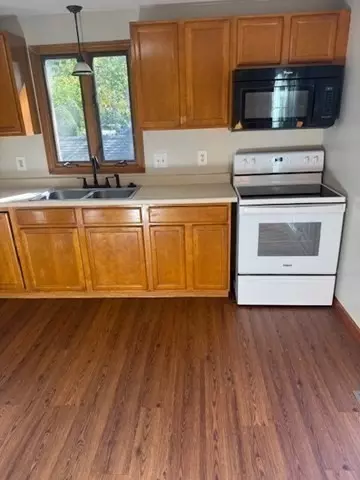 61 Glenmore St, Springfield, MA 01129 photo 5