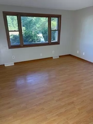 61 Glenmore St, Springfield, MA 01129 photo 7