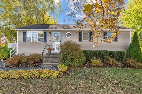 141 Commonwealth Ave, Lowell, MA 01852