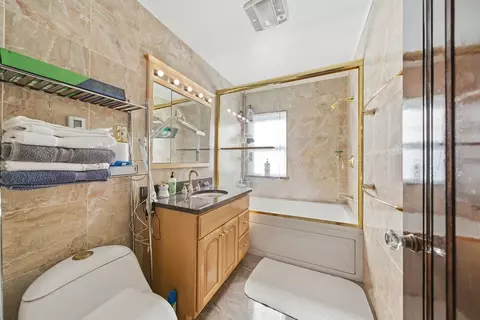 Bath - 6 Elba St, Brookline, MA 02446 photo 2 of 4
