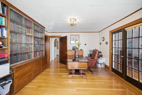 Entry Way - 6 Elba St, Brookline, MA 02446 photo 3 of 5