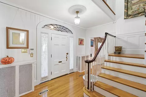 Entry Way - 6 Elba St, Brookline, MA 02446 photo 2 of 5