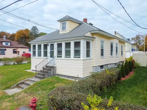 89 Edgewood Ave, Methuen, MA 01844