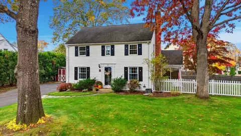 42 Redstone Dr, Springfield, MA 01118