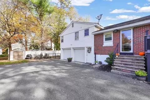 1680 Parker St, Springfield, MA 01128 photo 4