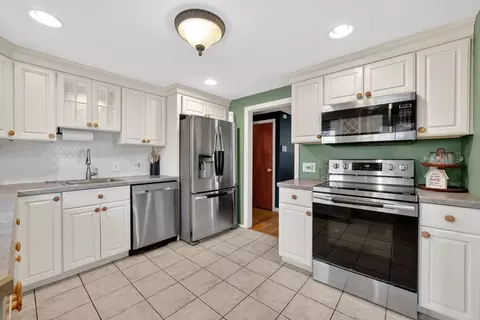 1680 Parker St, Springfield, MA 01128 photo 5