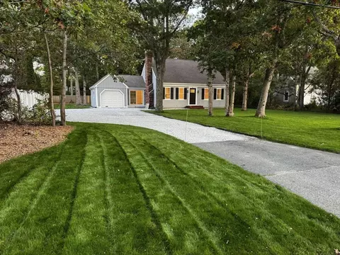 186 Quaker Meeting House Rd, Sandwich, MA 02537