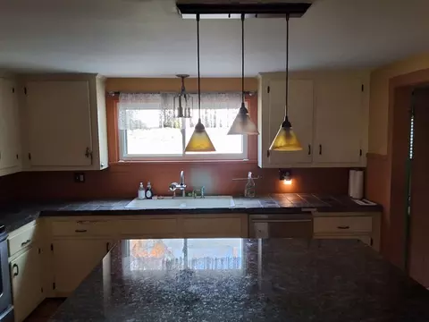 35 Pleasant St, Ware, MA 01082 photo 10