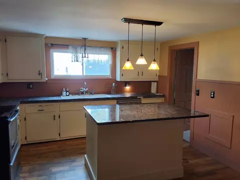 35 Pleasant St, Ware, MA 01082 photo 8