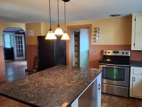 35 Pleasant St, Ware, MA 01082 photo 9