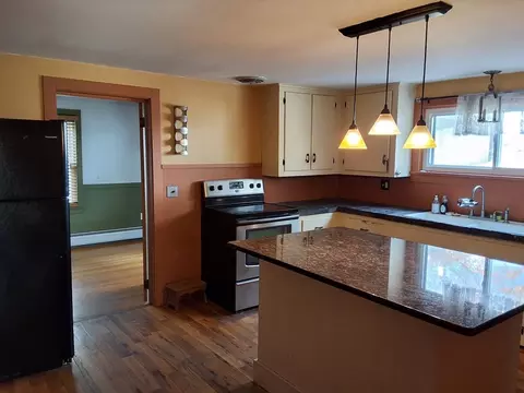 35 Pleasant St, Ware, MA 01082 photo 7