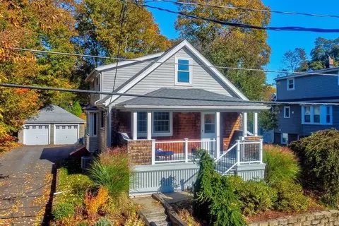 77 Mount Vernon St, Reading, MA 01867
