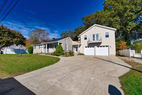 25 Westwood Dr, Dartmouth, MA 02747
