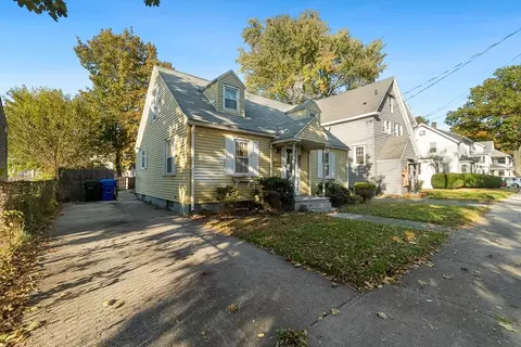 78 Blaine St, Springfield, MA 01108