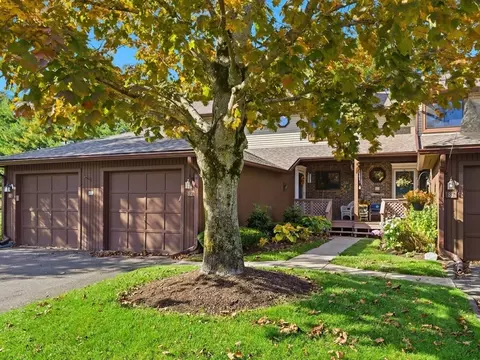 82 Dogwood Ln #82, Agawam, MA 01001