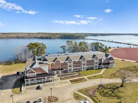 57 Long Point Rd #210, Lakeville, MA 02347
