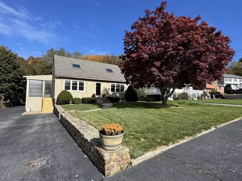 28 Macomber Rd, Gloucester, MA 01930