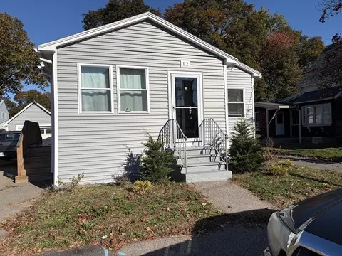 12 Oxford St, Taunton, MA 02780