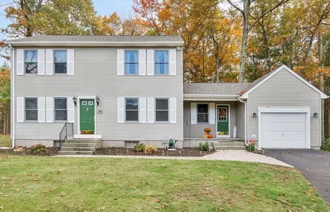98 Fox Woods Dr, Springfield, MA 01129