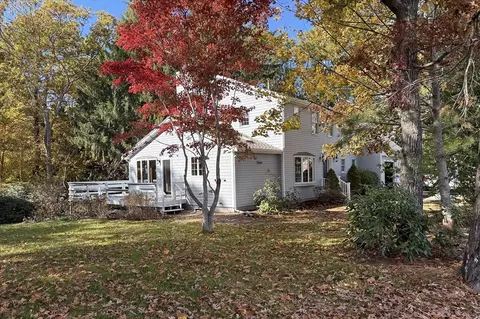 1 Pine Tree Dr, Buzzards Bay, MA 02532