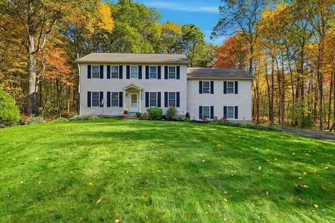 10 Chestnut Dr, Belchertown, MA 01007