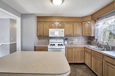 485 Riverside Rd, Springfield, MA 01107 photo 17