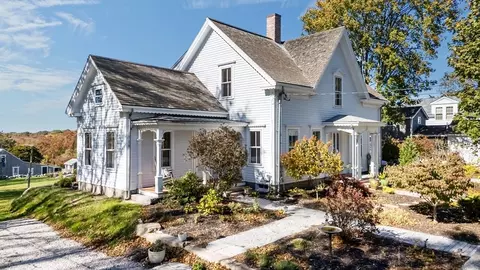 1881 Main Rd, Westport, MA 02790
