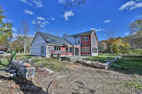 18 Kingsbury Rd, Webster, MA 01570