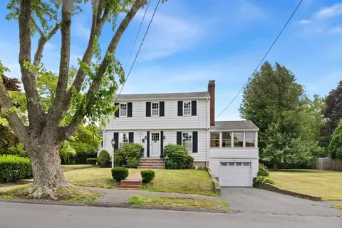 29 Reynolds Rd, Peabody, MA 01960
