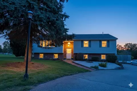 49 Dexter St, Portsmouth, RI 02871