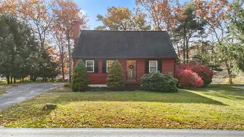 10 Friar Tuck Ln, Oxford, MA 01540