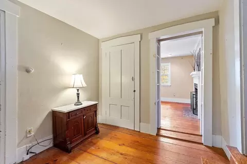 Entry Way - 86 School St, Acton, MA 01720 photo 3 of 8