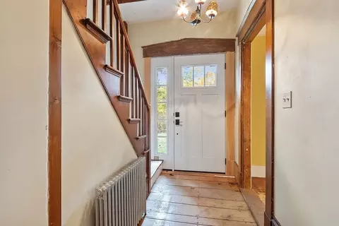 Entry Way - 86 School St, Acton, MA 01720 photo 2 of 8