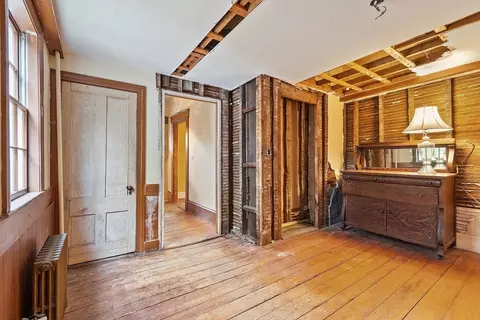 Entry Way - 86 School St, Acton, MA 01720 photo 5 of 8