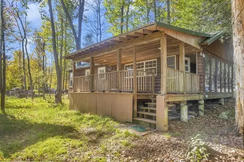 105 Norwich Lk, Huntington, MA 01050