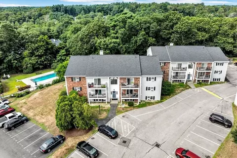 17 Chapel Hill Dr #1, Plymouth, MA 02360