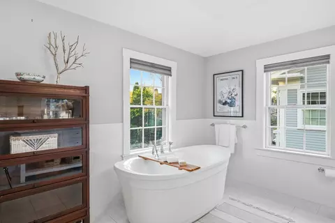 Bath - 45 Pleasant St, Marblehead, MA 01945 photo 5 of 8