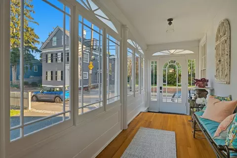 Exterior - 45 Pleasant St, Marblehead, MA 01945 photo 5 of 7