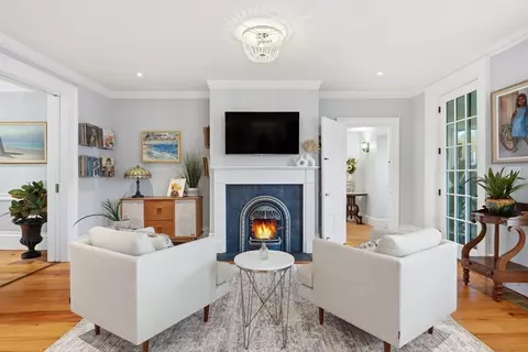 Living - 45 Pleasant St, Marblehead, MA 01945 photo 1 of 2