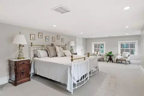 Bedroom - 45 Pleasant St, Marblehead, MA 01945 photo 7 of 8