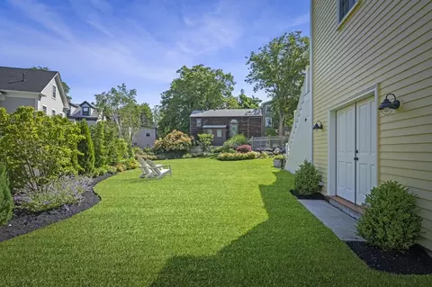 Exterior - 45 Pleasant St, Marblehead, MA 01945 photo 6 of 7